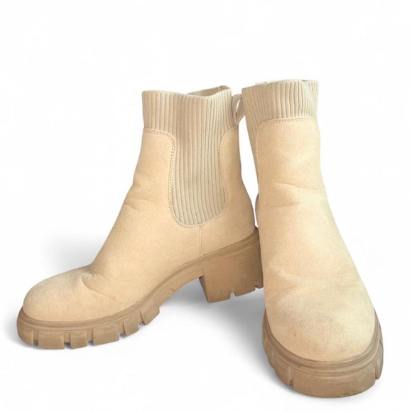 Athlefit Shoes - Beige Suede Chelsea Ankle Boots with Lug Sole - Size 6.5